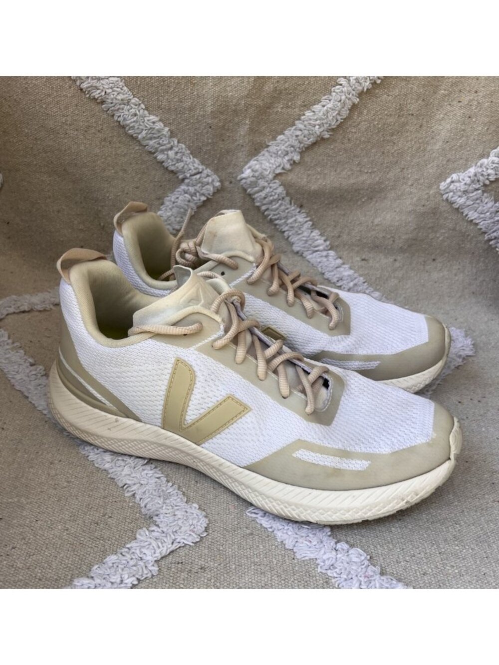 VEJA Women's White Mesh Lightweight Sneaker Size 41/US 10